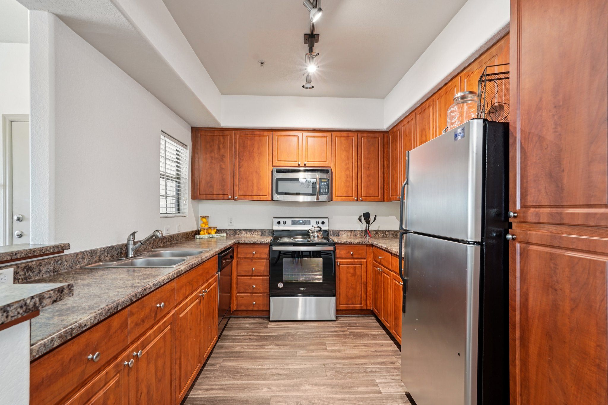 Del Mar Apartments photo 4